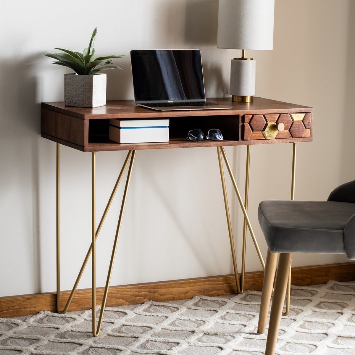 Raveena Desk
