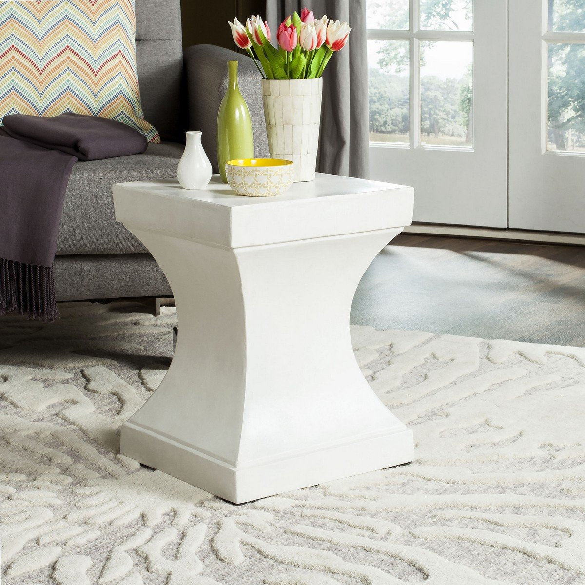 Curby Indoor / Outdoor Modern Concrete 17.7-inch H Accent Table