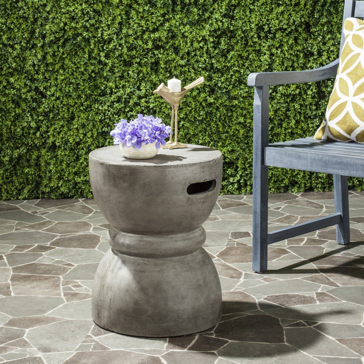 Haruki Indoor / Outdoor Modern Concrete Round 17.7-inch H Accent Table