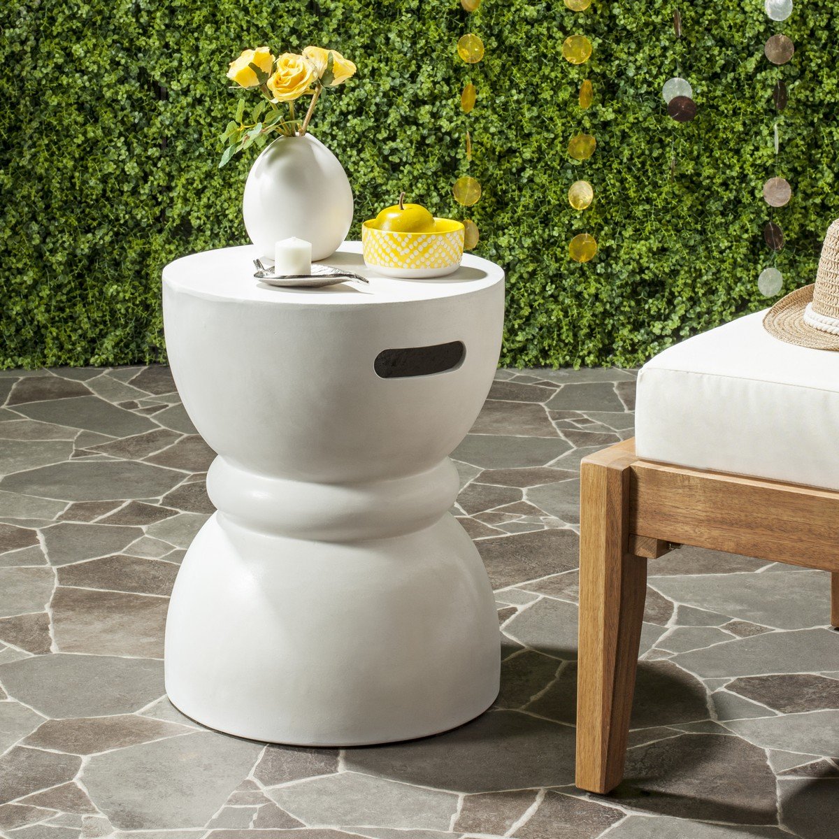 Haruki Indoor / Outdoor Modern Concrete Round 17.7-inch H Accent Table
