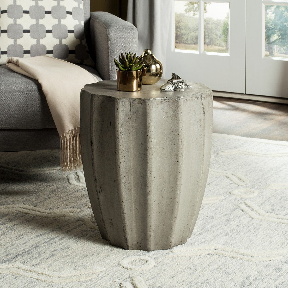 Jaslyn Indoor / Outdoor Modern Concrete Round 17.7-inch H Accent Table